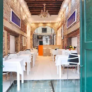 Al Mascaron Ridente Venedig