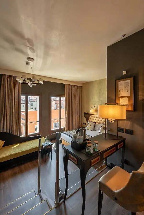 Palazzo Veneziano - Venice Collection 4*,