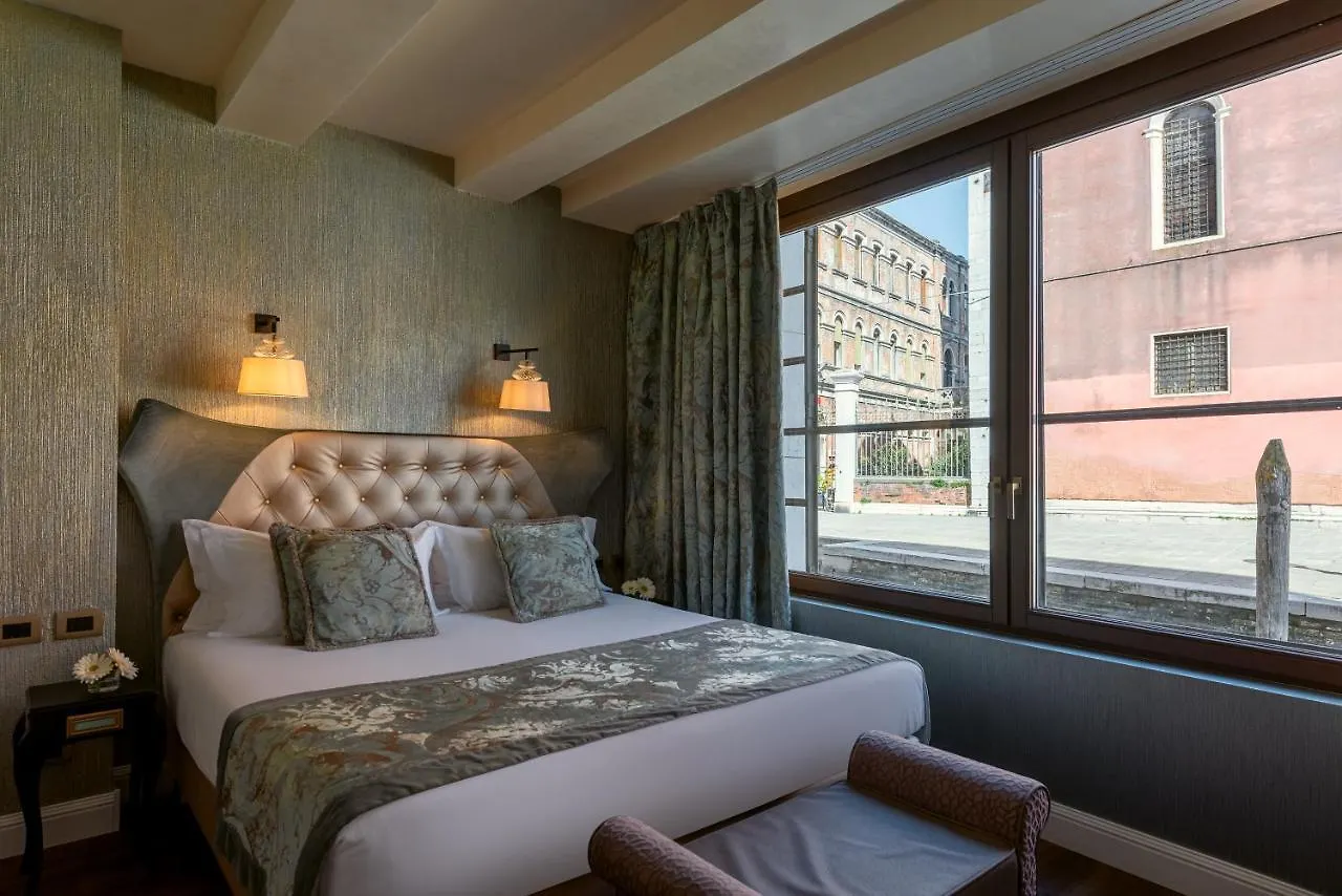 Palazzo Veneziano - Venice Collection